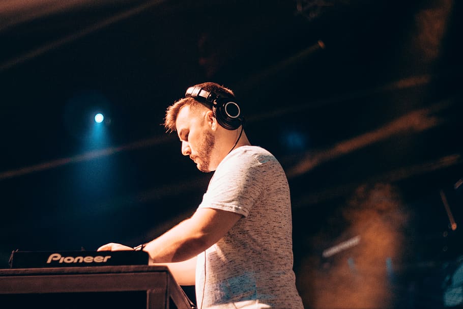 man using black headphones, human, person, dj, guatemala, concert HD wallpaper