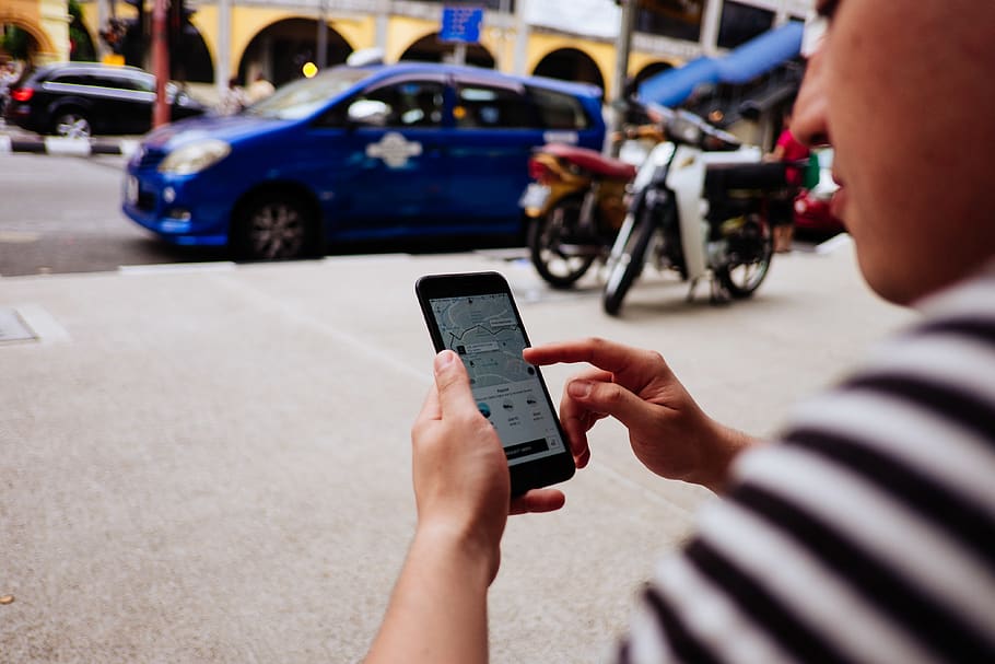 uber, iphone, street, guy, sidewalk, app, car, technology, transportation HD wallpaper