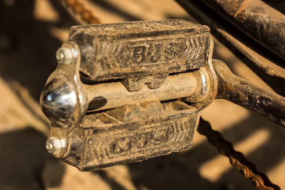 bicycle paddle, black paddle, metal, close-up, focus on foreground, HD wallpaper