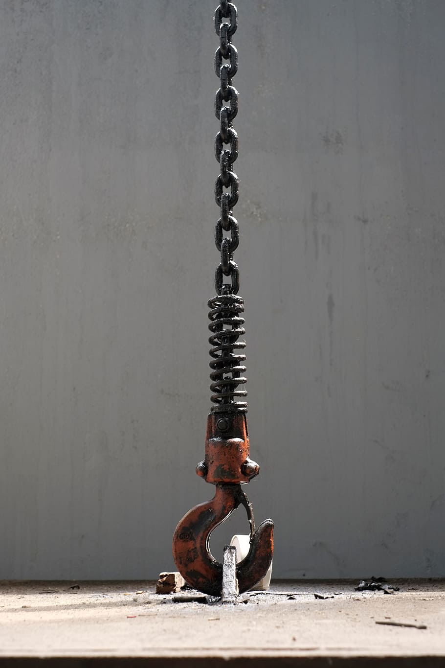 guitar, chain, sculpture, plucked string instruments, wall - building feature HD wallpaper