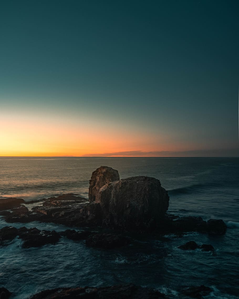 brown rock formation near sea, sky, water, horizon over water HD wallpaper