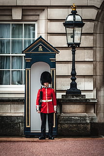 Royal Guard Standing Near Lamp Post, castle, daylight, england HD wallpaper