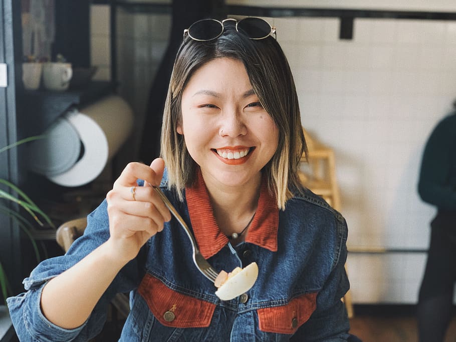woman holding fork, front view, one person, smiling, portrait HD wallpaper