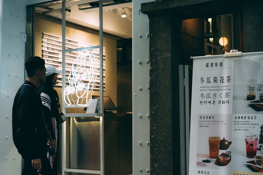 man about to enter store, person, human, taipei, taiwan, shop HD wallpaper