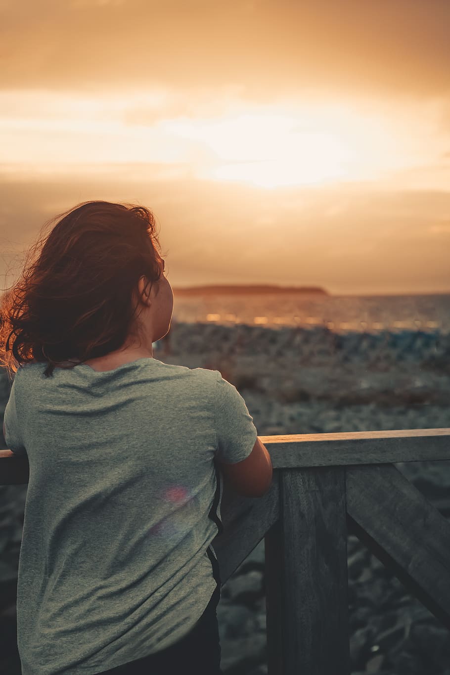 Women's Gray Crew Neck Shirt, back view, dawn, daylight, person HD wallpaper