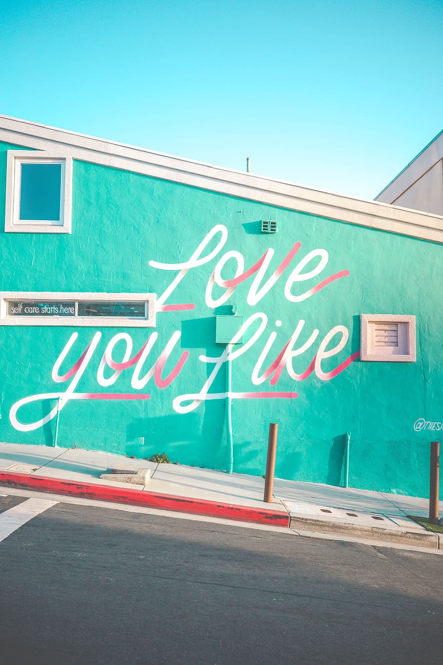 love you like mural, wall, art, street art, green, red, blue, HD wallpaper