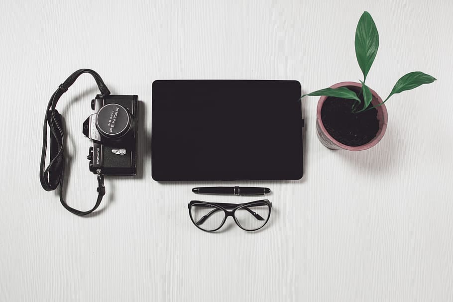 Laptop Camera & Glasses, technology, creative, minimal, pen, pens HD wallpaper