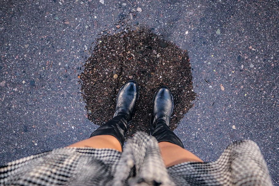 rain, boot, groud, shadow, reflection, water, legs, shorts HD wallpaper