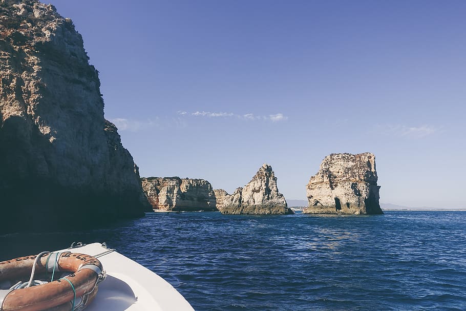 White Boat on Near Cliffs and Rock Formations, bay, beach, landscape HD wallpaper