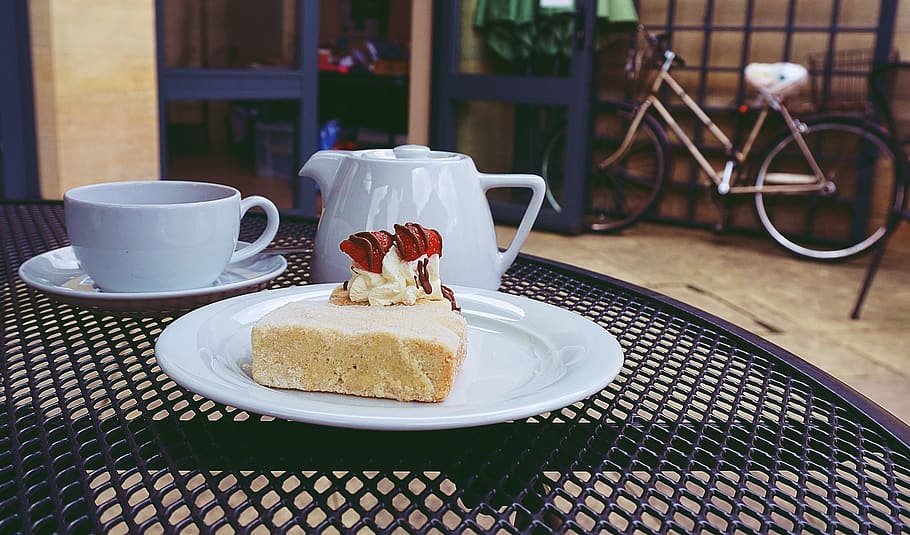 Cake on Ceramic Plate Near Teapot and Cups, coffee, dawn, delicious HD wallpaper