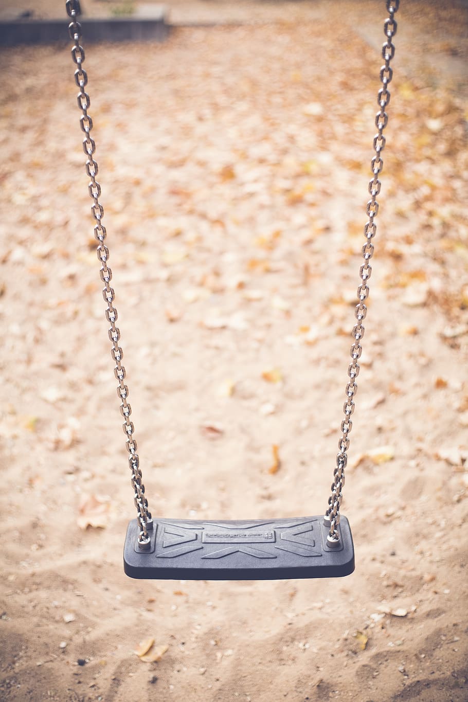 vacant gray outdoor swing, accessories, jewelry, accessory, necklace, HD wallpaper