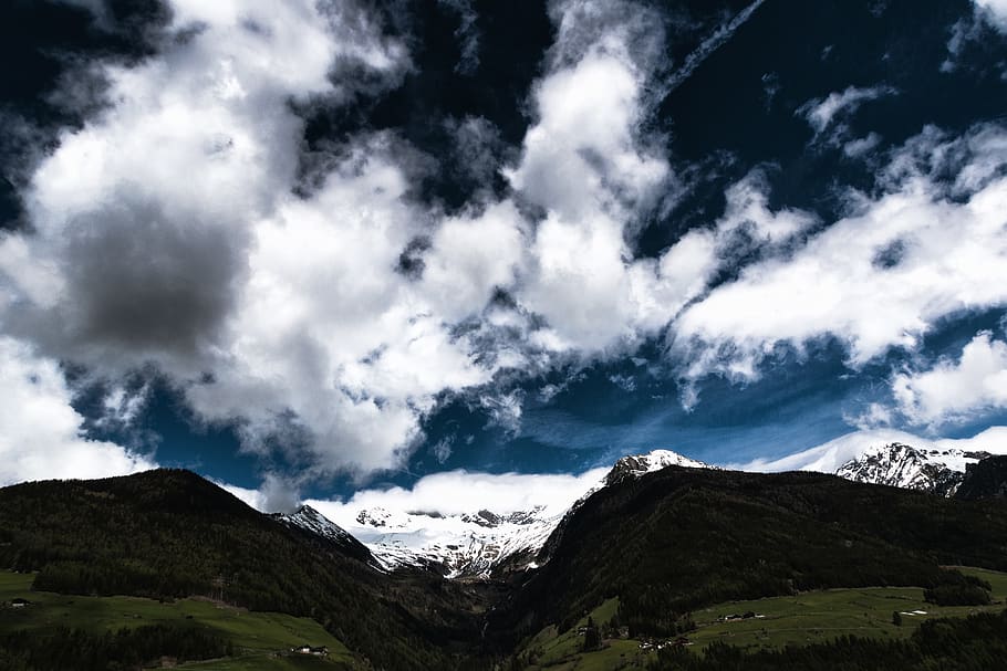 Photo Green Land Near Mountains Under Sky, clouds, daylight, HD wallpaper HD wallpaper