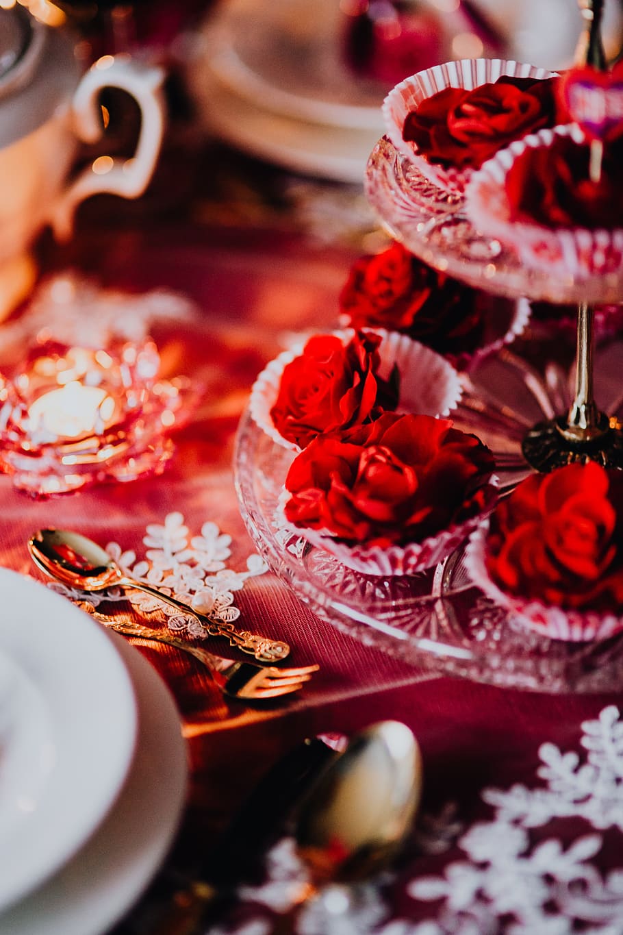 Table Decorations & Flowers for Valentine, love, romantic HD wallpaper