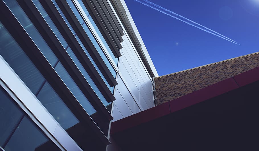 plane trail, building, sky, architecture, built structure, building exterior HD wallpaper