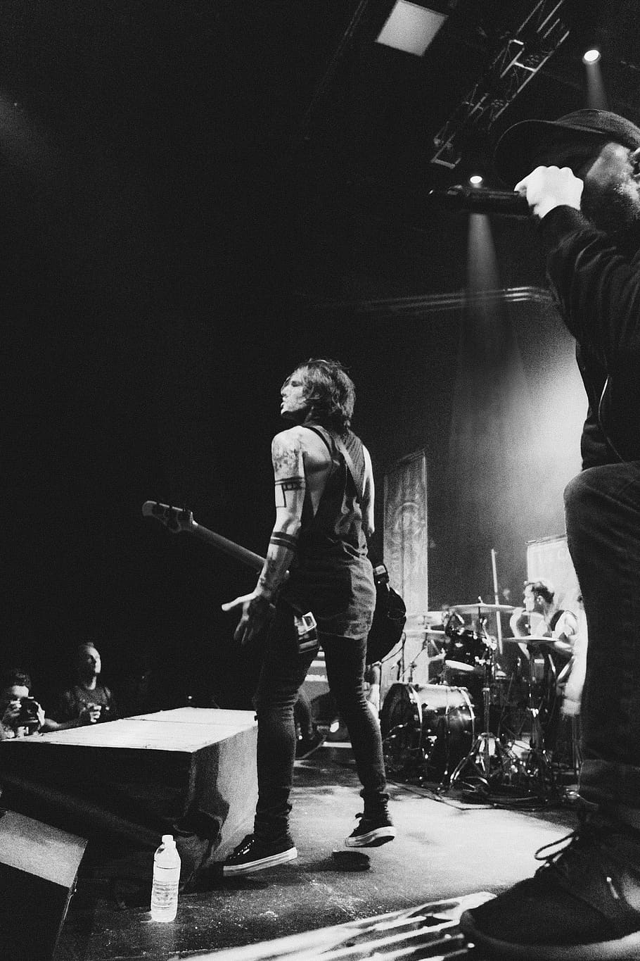 grayscale people performing on stage, real people, performance HD wallpaper