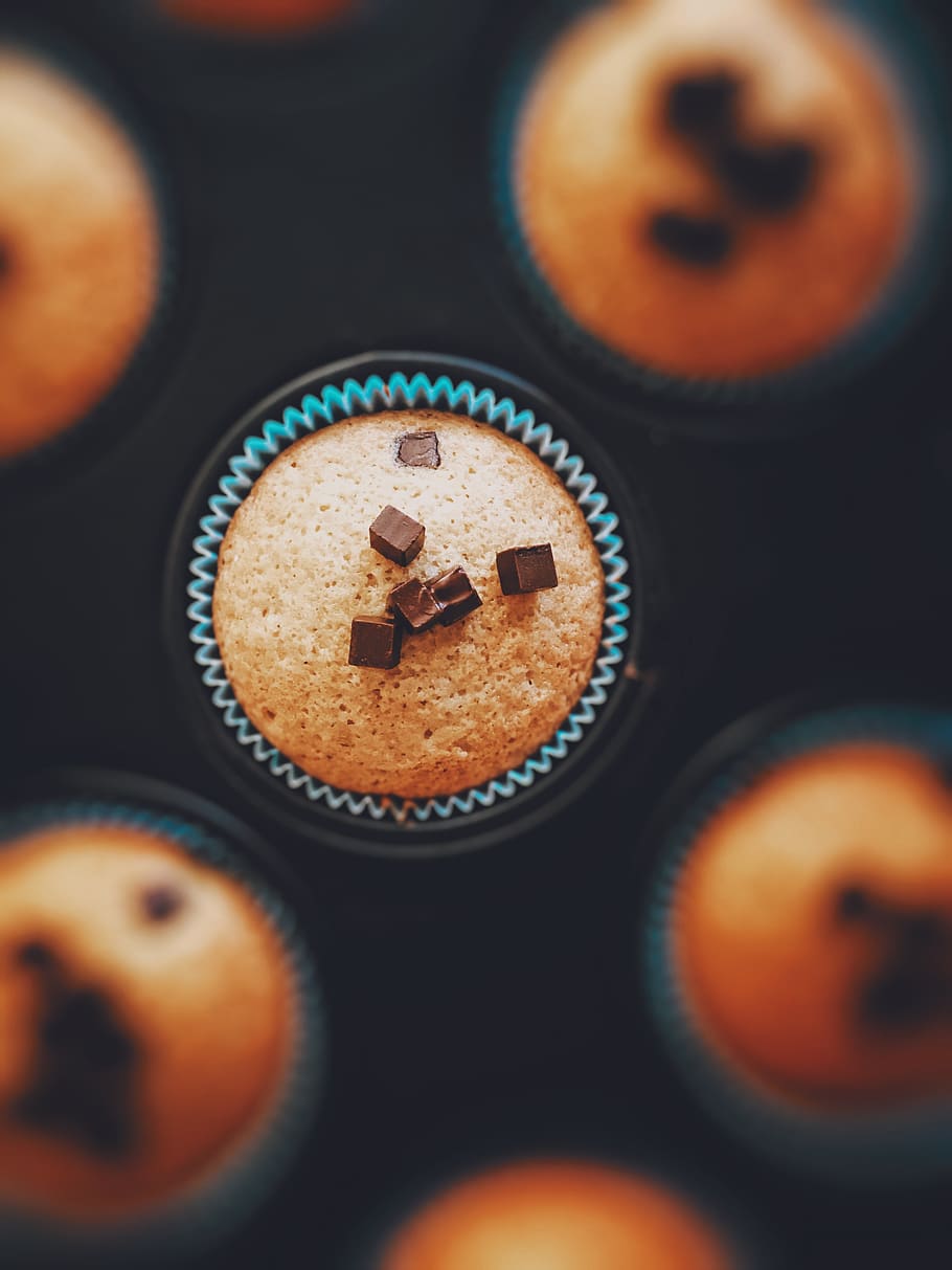 Cupcake With Chocolate Cubes, bake, baked, bakery, baking, blur HD wallpaper