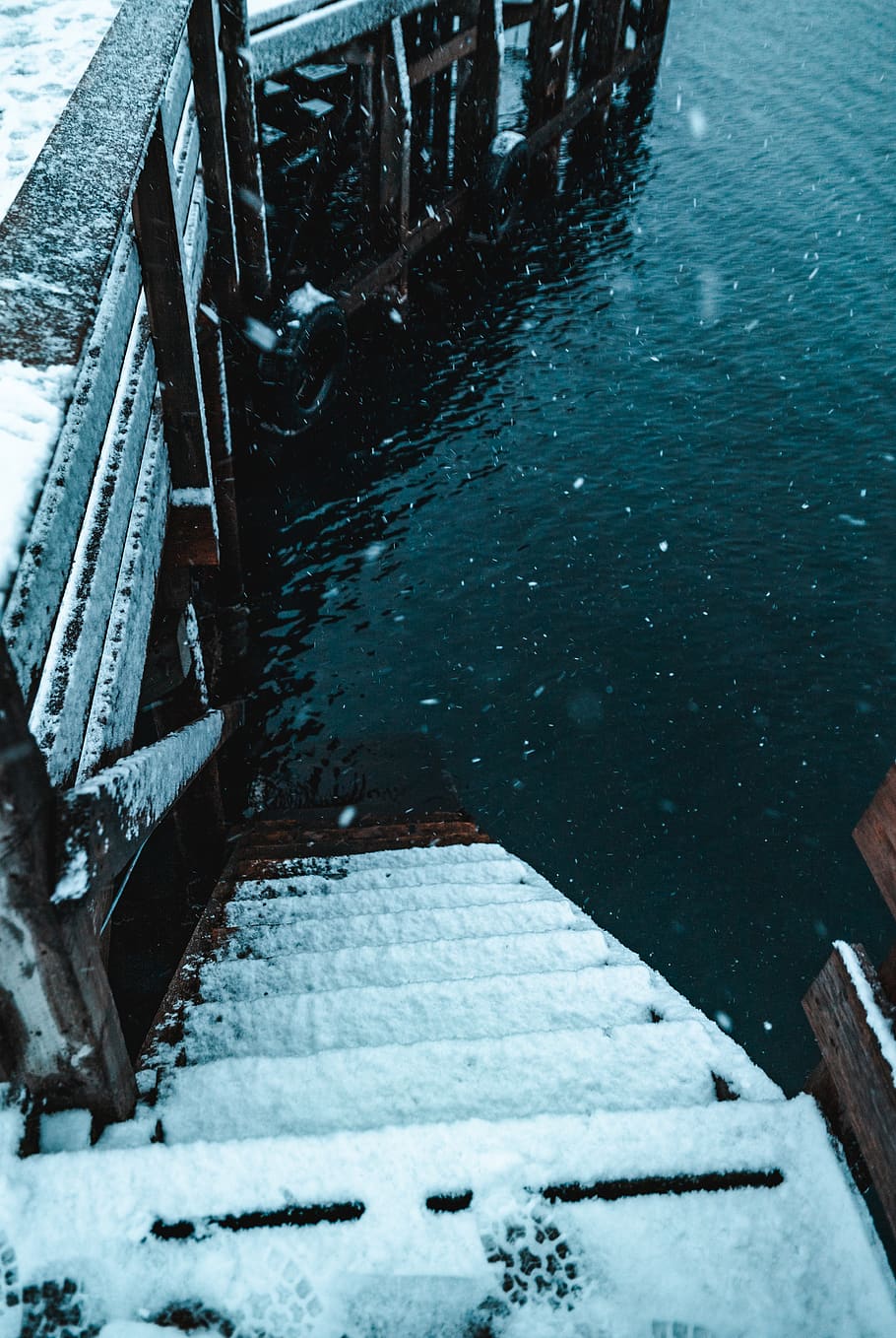 Body Of Water, cold, dock, frosty, ice, norway, ocean, sea, snow HD wallpaper