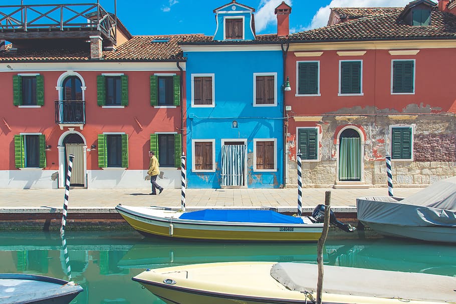 building, red, blue, apartment, canal, boat, water, sky, cloud HD wallpaper