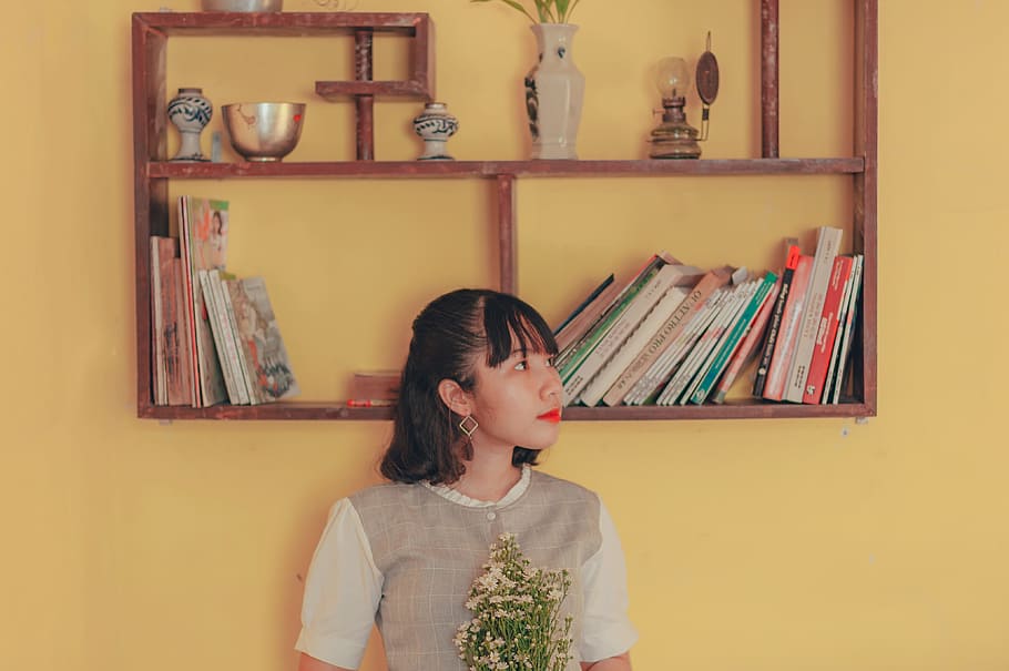 Woman in Gray and White Shirt, bookcase, books, decorations, facial expression HD wallpaper