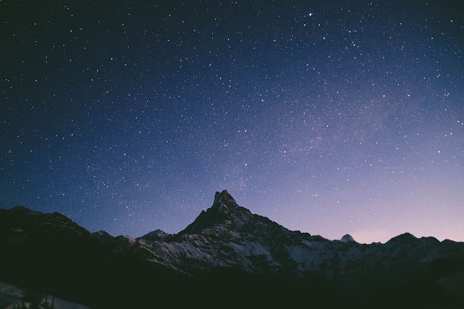 Hình nền 4K Núi Phong Cảnh: Tận hưởng cảnh quan thiên nhiên độc đáo trong hình nền 4K của những ngọn núi cao vút trước mắt bạn. Thoải mái tìm hiểu từng chi tiết đầy kỳ thú như chiều cao, màu sắc và ánh sáng lên trên các đỉnh núi, và để trái tim bạn thức dậy với những khoảnh khắc đáng nhớ cùng với thiên nhiên.