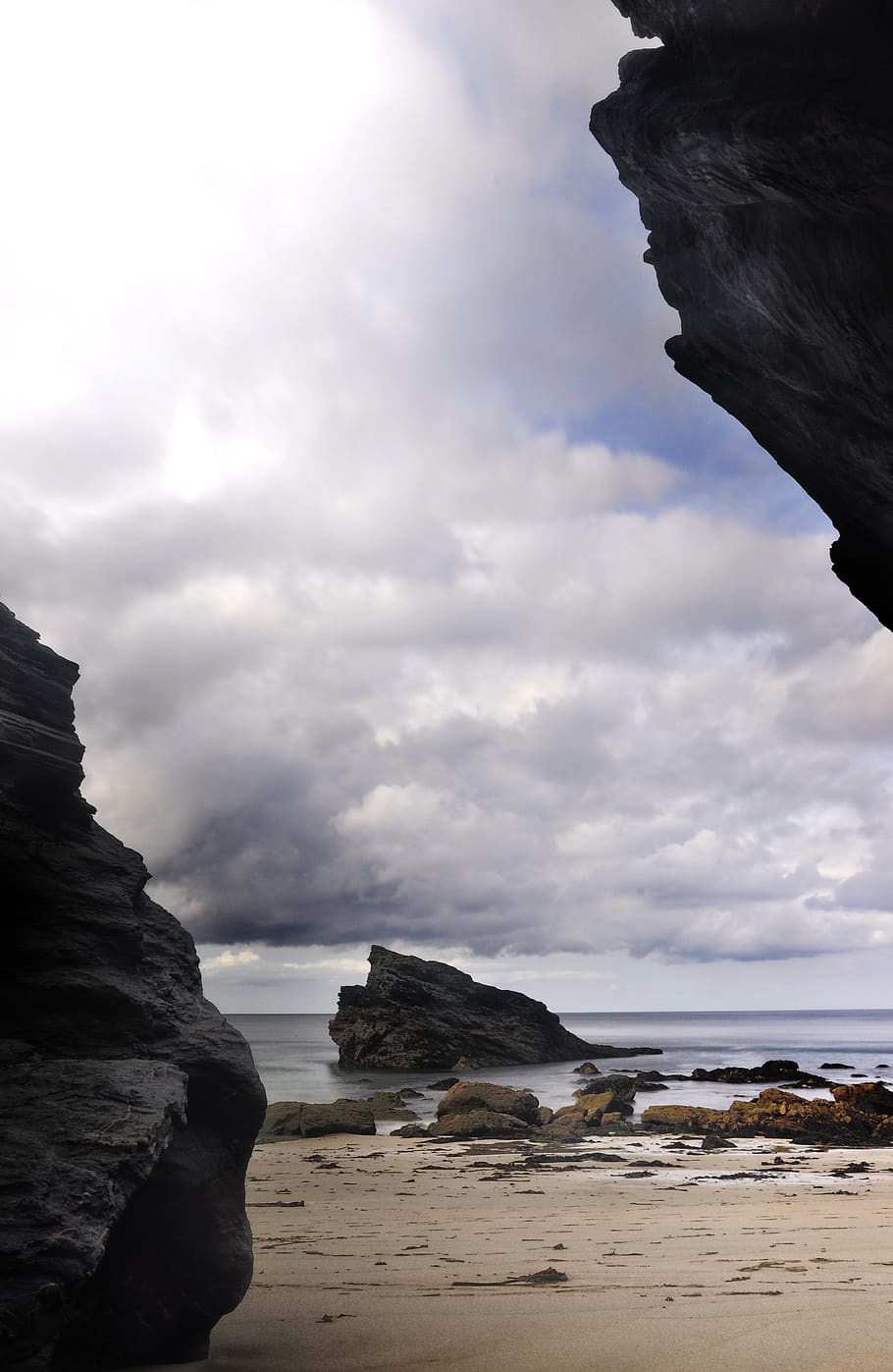 Rocks on Shore Under White Clouds and Blue Sky, beach, daytime HD wallpaper