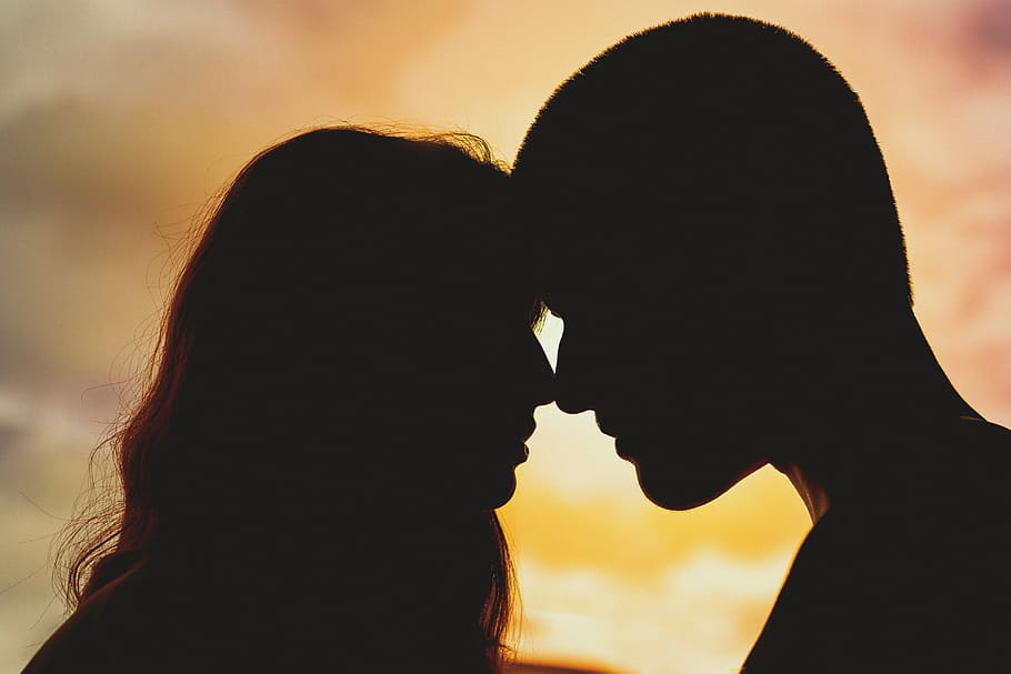 Couple Photo, backlit, blur, dawn, dusk, evening, love, lovers, HD wallpaper