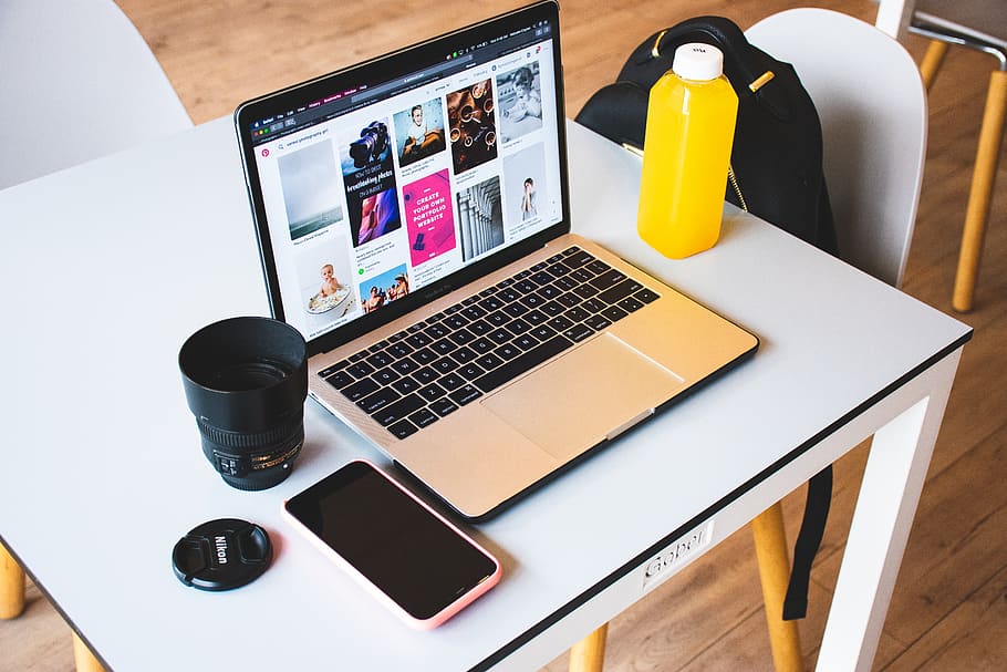 Macbook Pro On Desk, electronics, juice, laptop, office, portable HD wallpaper