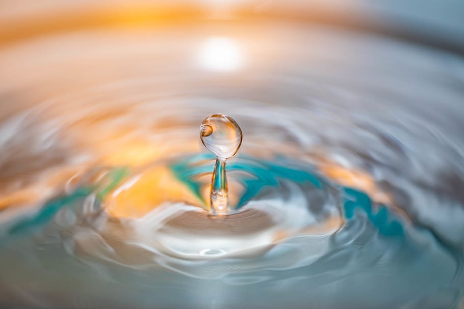 macro-lens photography of water drop causing ripple on a water surface, HD wallpaper