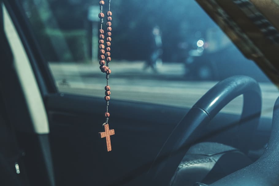 Brown Rosary Dangling on Car's Rear View Mirror, blur, car interior, HD wallpaper