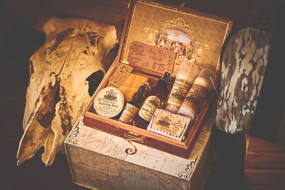 Grooming Kit in Box, container, soap, history, human representation HD wallpaper