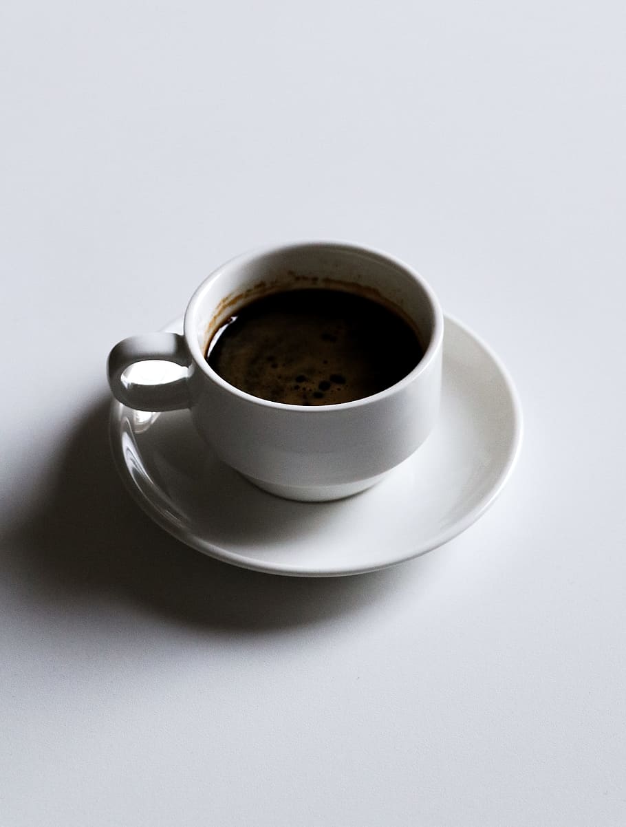 Кофе грей. Серая чашка кофе. Белый кофе. Чашка кофе крупным планом. Чашка кофе эспрессо.