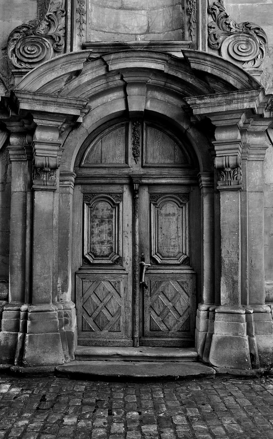 2 doors are both close, architecture, built structure, building exterior HD wallpaper