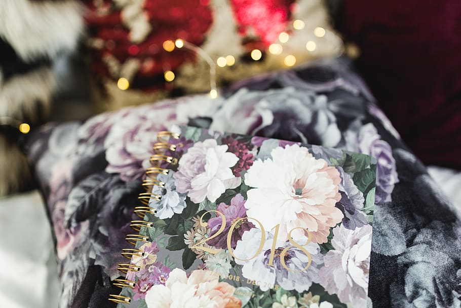 Violet 2018 Day Planner, female, flowers, notebook, business, HD wallpaper
