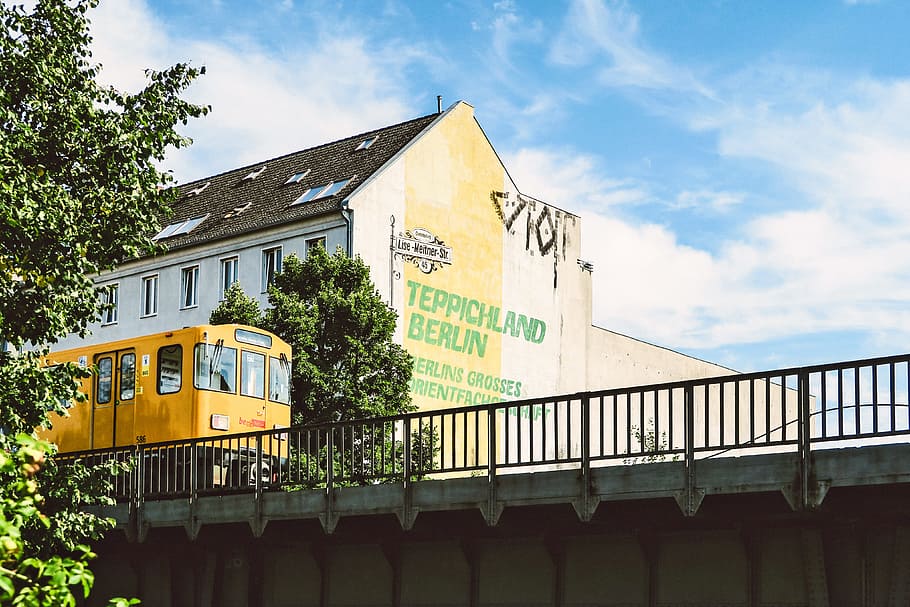 Yellow Train Beside Teppichland Berun Building, ad, architecture HD wallpaper
