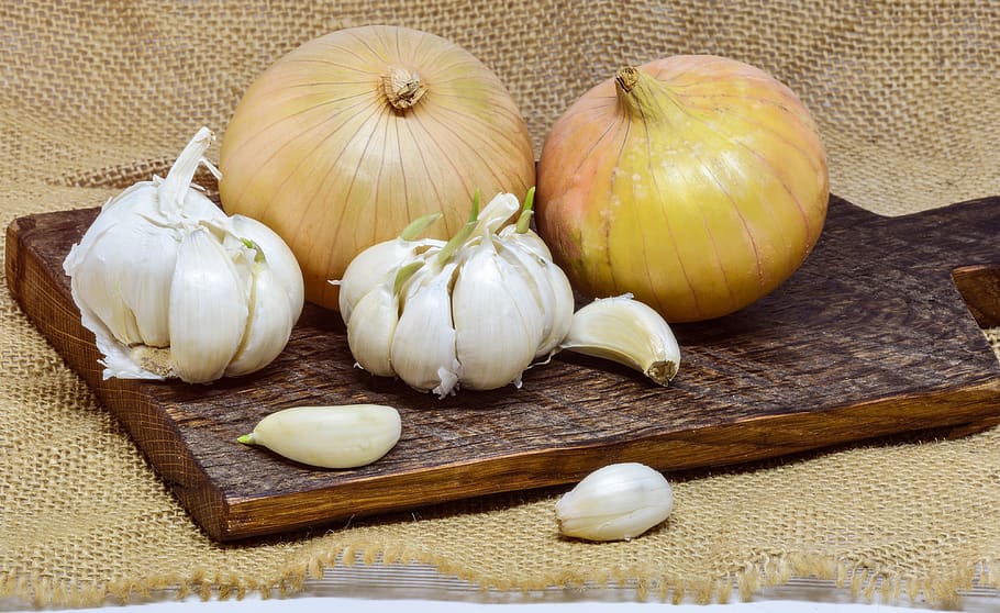 onion, garlic, cutting board, food, vegetable, vegetarian, ingredient, HD wallpaper