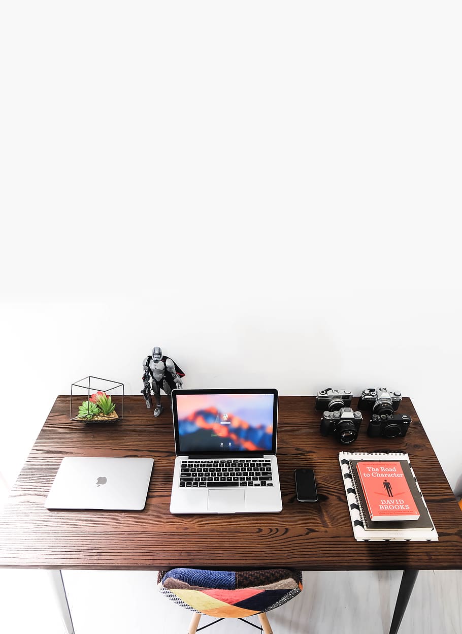 camera, apple, action figure, macbook, working, workspace, workplace, HD wallpaper