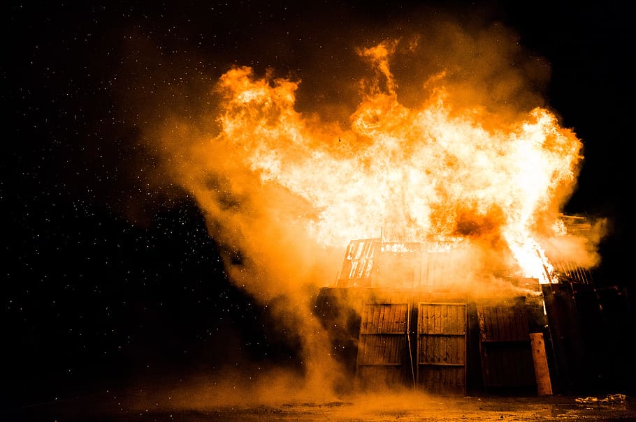 fire, flames, smoke, burning, night, dark, wood, building, fire - natural phenomenon HD wallpaper