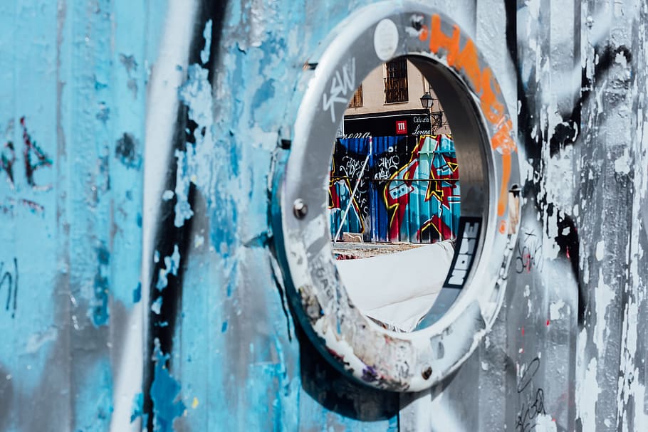 round gray window, graffiti, building, lamp, run down, desolate HD wallpaper