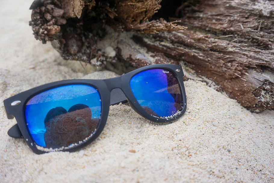 el nido, glasses, fashion, sunglasses, close-up, focus on foreground