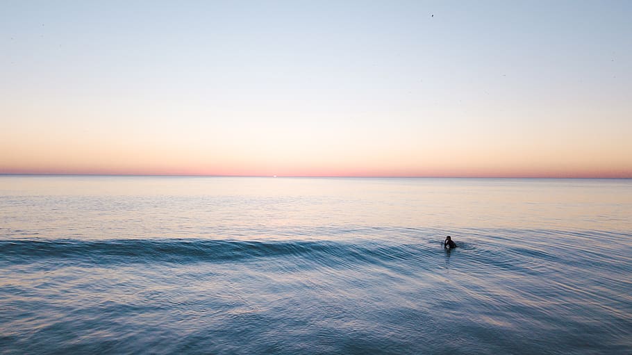 Person Swimming In The Sea, beach, costa da caparica, dawn, horizon, HD wallpaper