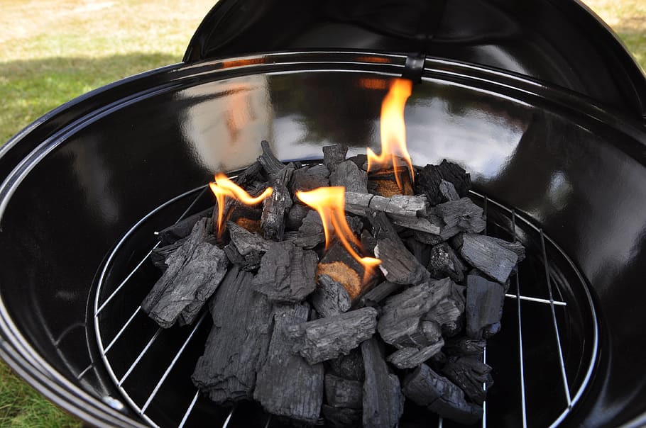 ball grill, light the grill, charcoal, fire, grill startup
