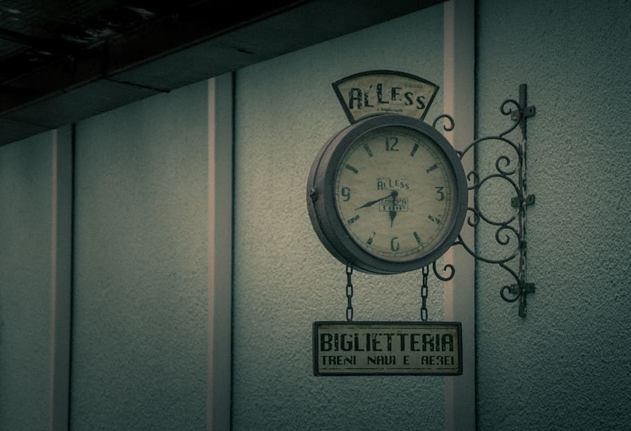 round gray analog clock, wall clock, vintage, time, number, wall - building feature HD wallpaper