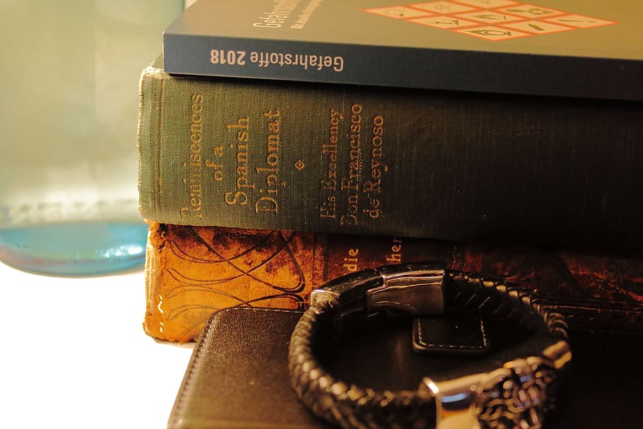 books, close-up, still life, no people, focus on foreground HD wallpaper