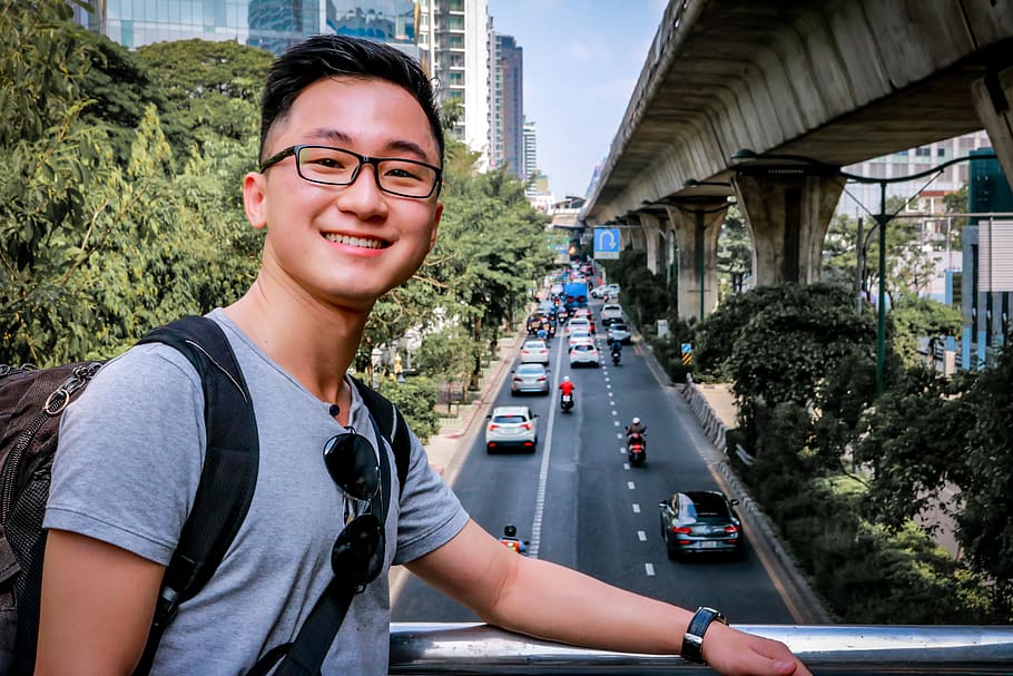 Man On Foot Bridge, cars, city, eyeglasses, guy, happy, person, HD wallpaper