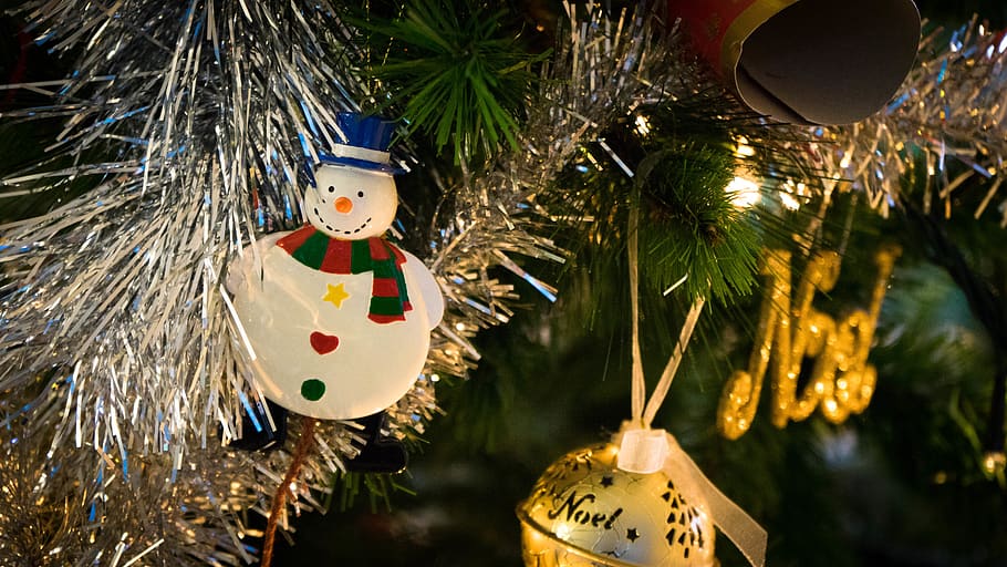 christmas, tree, decorations, baubel, snowman, tinsel, celebration HD wallpaper