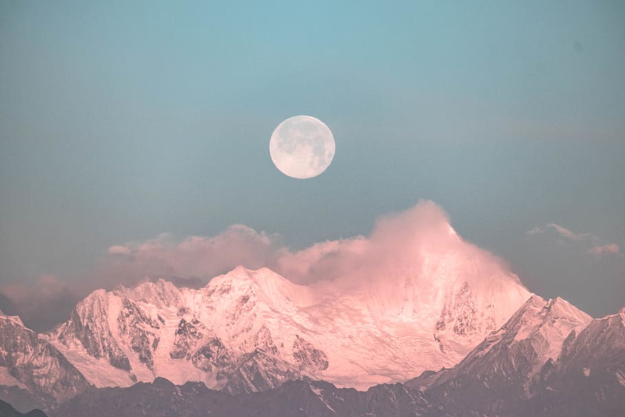 round moon over snow capped mountain ranges, beauty in nature HD wallpaper