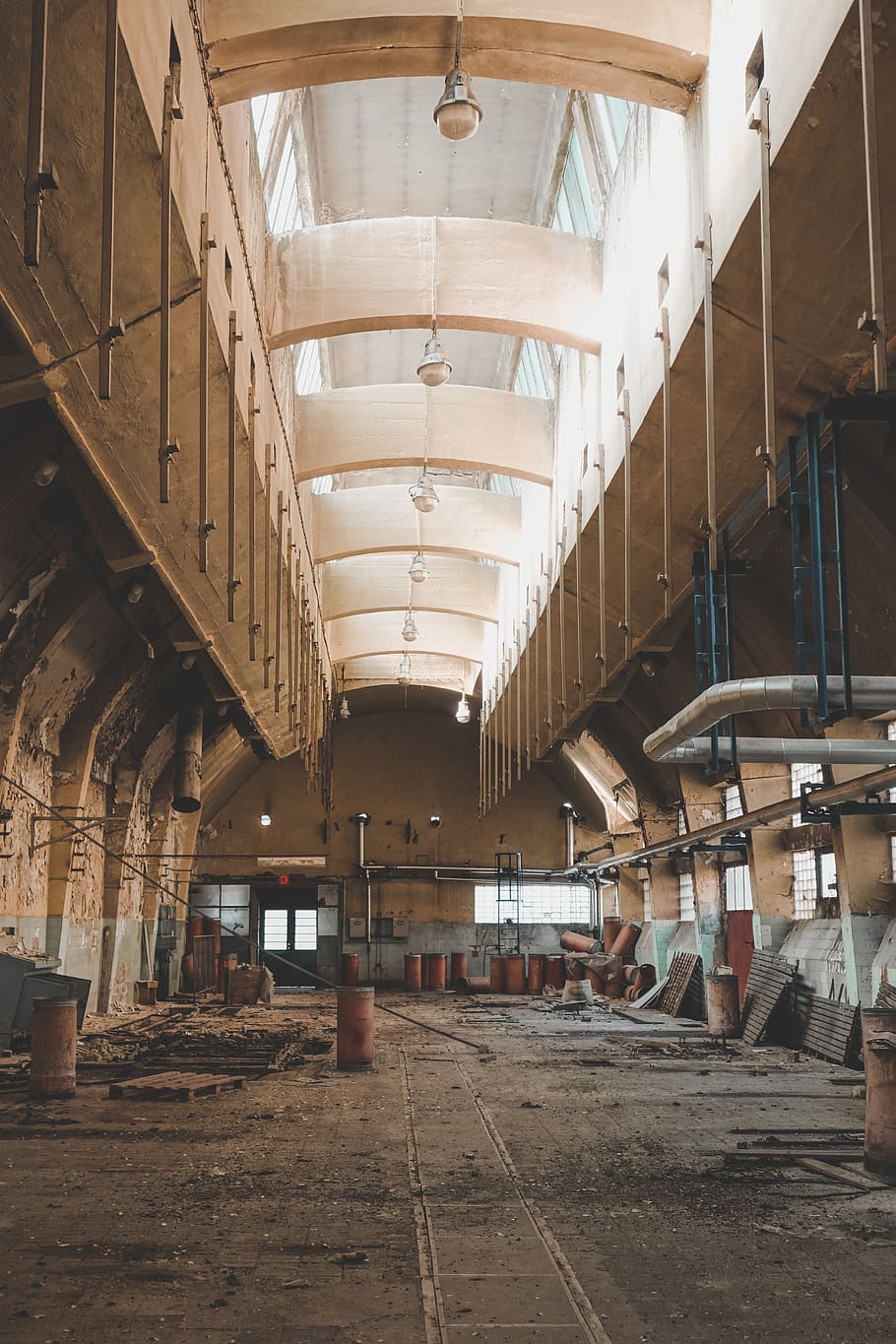 beige concrete building, factory, warehouse, architecture, arched HD wallpaper