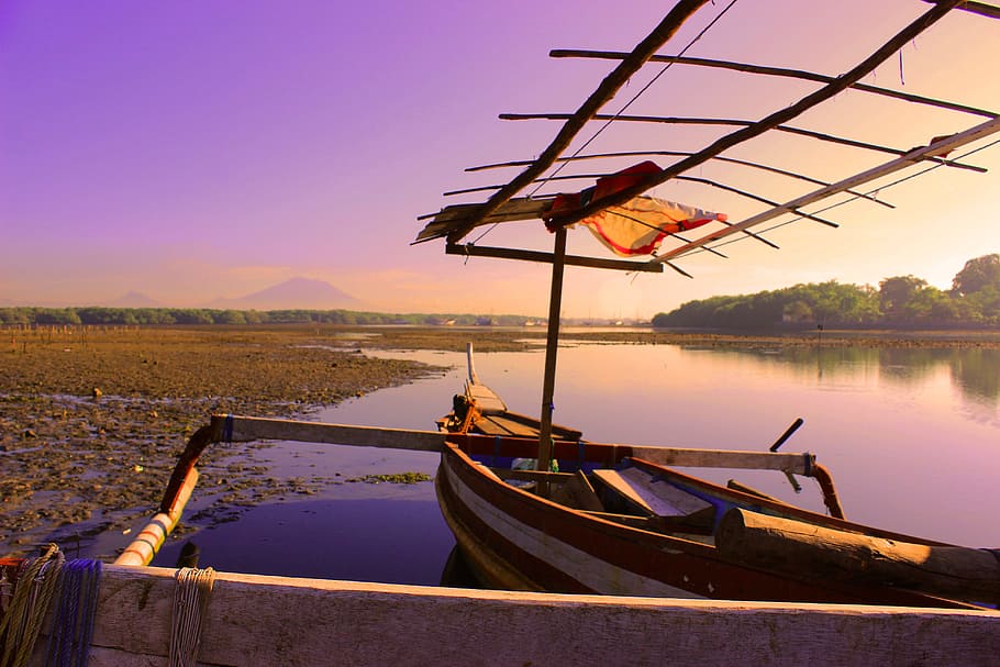 White and Brown Rowboat on Calm Body of Water during Sunset, lake HD wallpaper