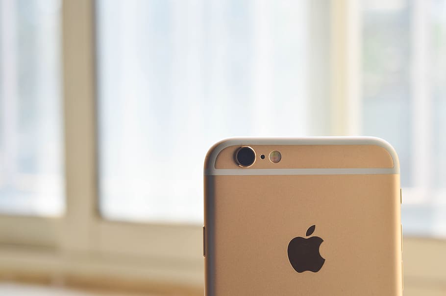 Close-up Photography of an Iphone, apple devices, blur, camera HD wallpaper