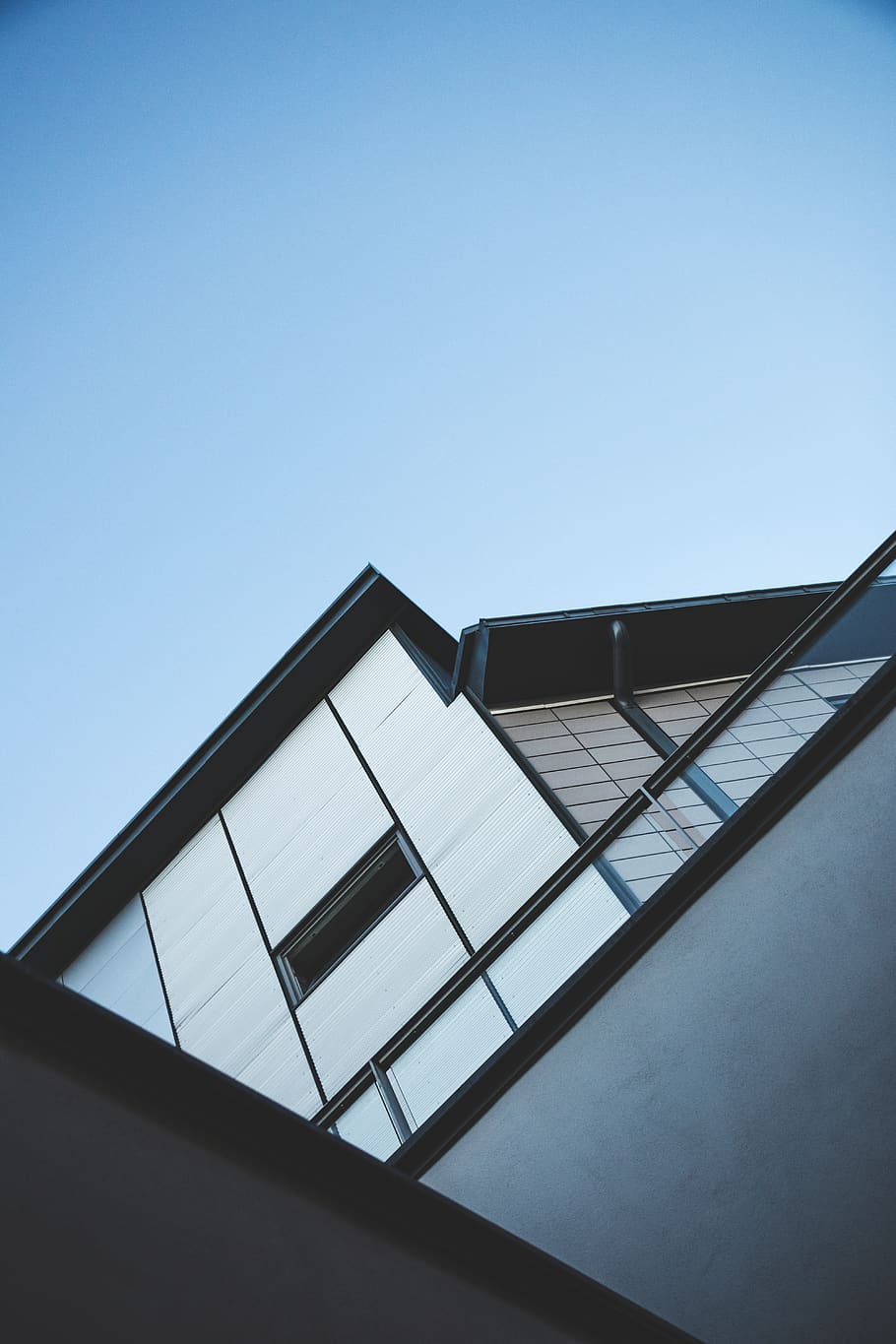 building, window, sky, roof, modern, house, city, apartment HD wallpaper
